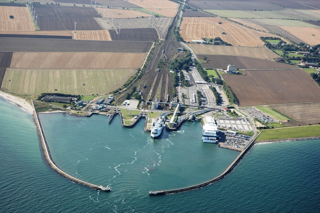 Overview of shipping companies and ports